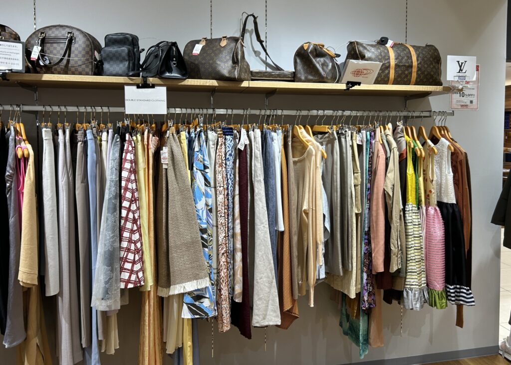 ローカストプラスの陳列商品